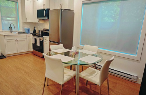 Dunbar House | Cozy Vancouver Laneway House 2BR! 10 mins to UBC