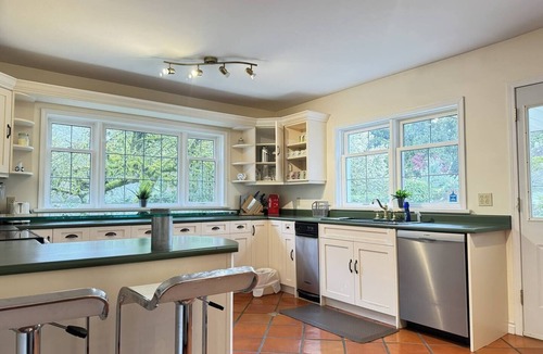 Shaughnessy House | Cozy Vintage 7BR Home with Sunny Backyard