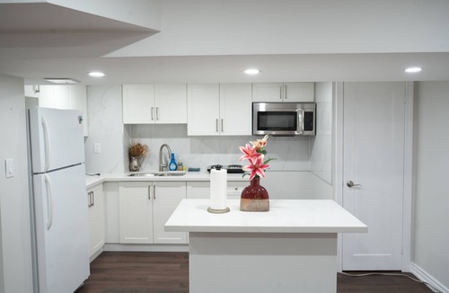 Richmond Hill House | Cozy Walkout Basement Suite | Private Entrance