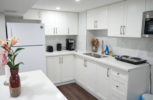 Richmond Hill House | Cozy Walkout Basement Suite | Private Entrance