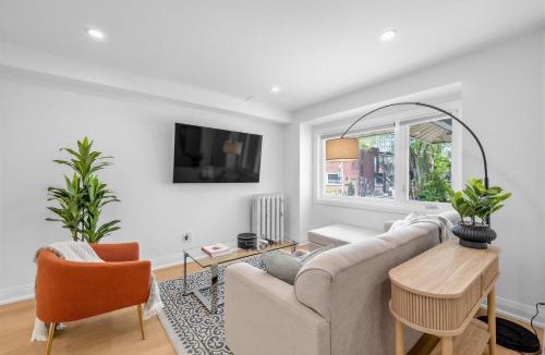 Mount Pleasant West Apartment | Cozy & Warm Vacation in Midtown Toronto