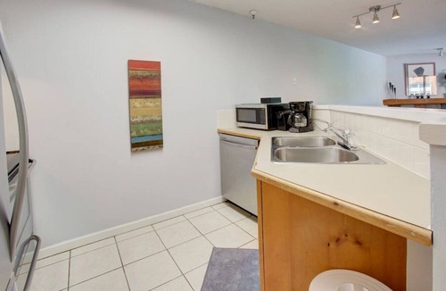 Village North Apartment | Cozy Whistler Village 1BR:Sleeps 2,Free Parking, Near Shops and More!