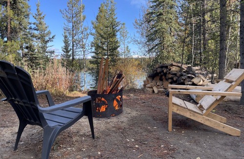 Whitehorse Cabin | Cozy Yukon Cabin Close to Eclipse Hotsprings Resort