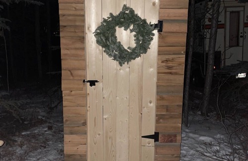 Whitehorse Cabin | Cozy Yukon Cabin Close to Eclipse Hotsprings Resort