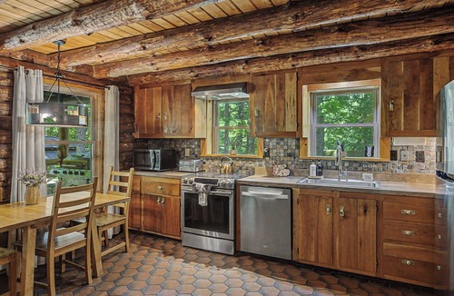 Bushkill Cabin | Creekfront Rustic Log Cabin