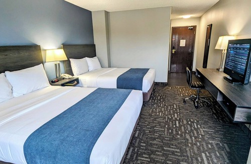 Hinton Hotel | Crestwood Hotel