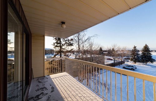 Jasper Place Condo | Crew Accommodations Sleeps 4 - AMAZING Value! K308