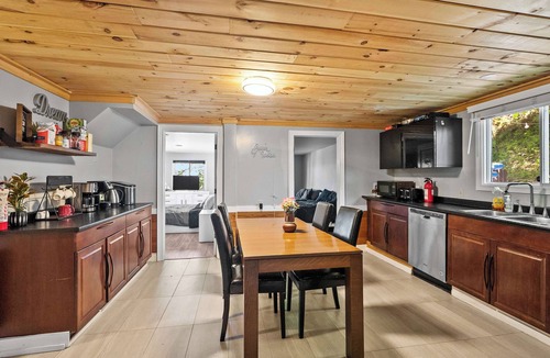 Ontario House | Crystal Beach Waterfront Cottage - Sunset Views!