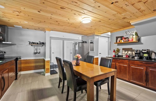 Ontario House | Crystal Beach Waterfront Cottage - Sunset Views!