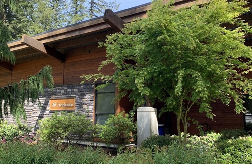 Lindell Beach Cottage | Cultus Lake Nature’s Playground Cottage 1BR + Loft