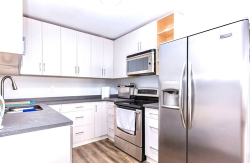 Saanich West House | Cute 2bedroom Suite Close To The City