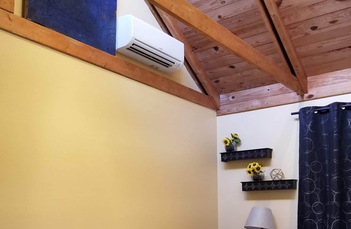 Spruce Pine Cabin | Cute Cabin with room to relax