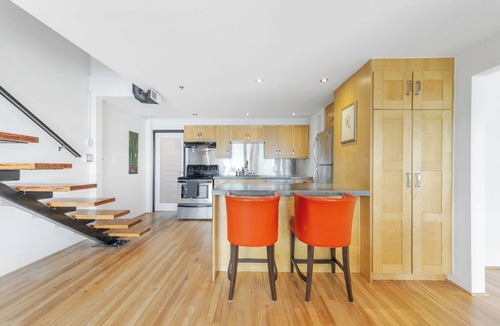 Mount Pleasant Condo | D25 - Large loft in Mount Pleasant