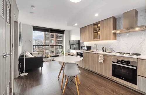 Southeast False Creek Apartment | D56 - Beautiful 1 bedroom in Olympic Village