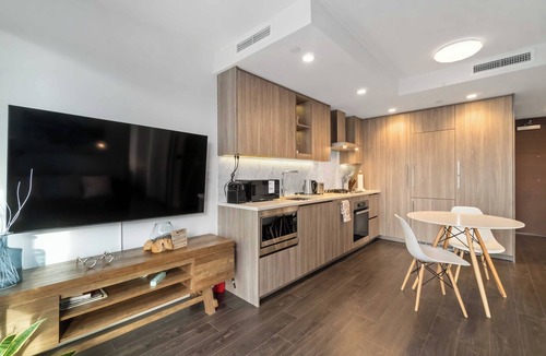 Southeast False Creek Apartment | D56 - Beautiful 1 bedroom in Olympic Village