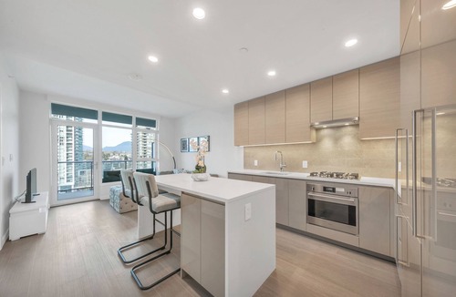 Burnaby Apartment | D9 - Modern 1-Bedroom at Gilmore with Luxurious Amenities
