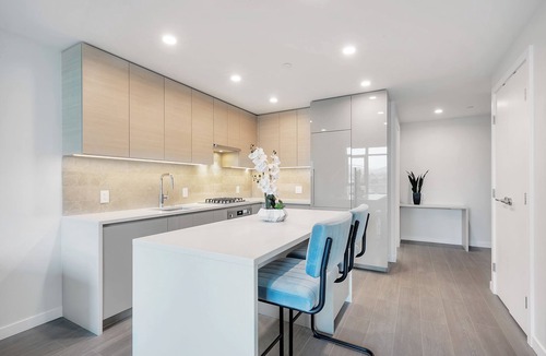 Burnaby Apartment | D9 - Modern 1-Bedroom at Gilmore with Luxurious Amenities
