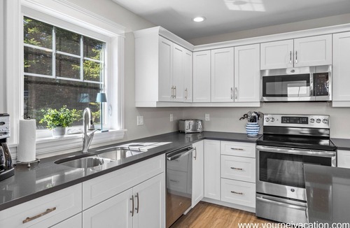 Darnley Cottage | Darnley cottage, walk to beach, 4br/2.5 bth