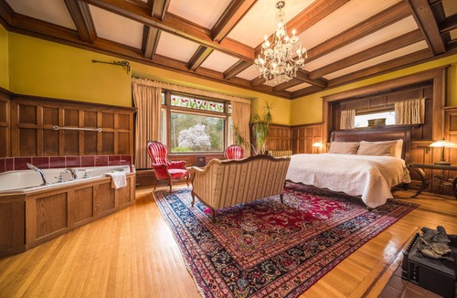 Fairfield Bed & Breakfast | Dashwood Manor Seaside Bed & Breakfast