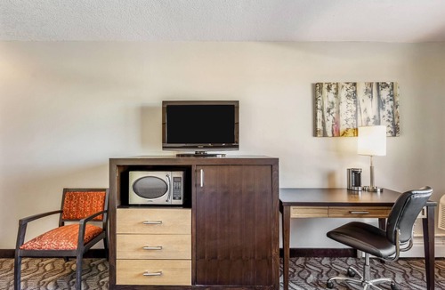 Airdrie Hotel | Days Inn by Wyndham Airdrie