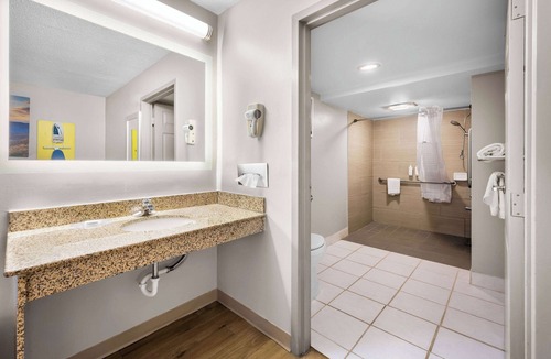 Raleigh Hotel | Days Inn by Wyndham Raleigh Midtown