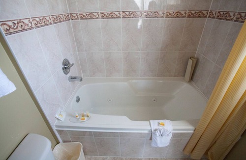 Surrey Hotel | Days Inn by Wyndham Surrey