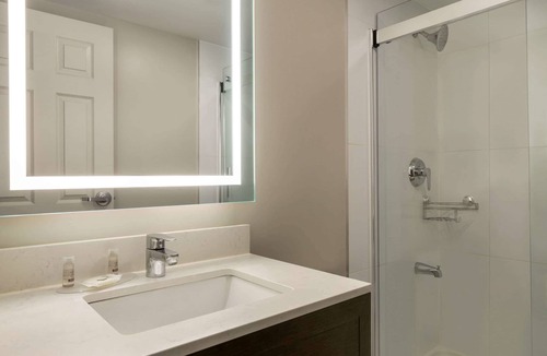 Northeast Mississauga Hotel | Days Inn by Wyndham Toronto West Mississauga