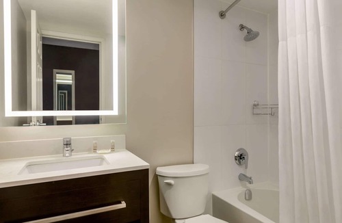 Northeast Mississauga Hotel | Days Inn by Wyndham Toronto West Mississauga