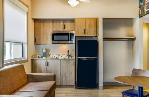 West Edmonton Hotel | Days Inn & Suites by Wyndham West Edmonton