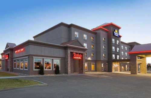 Leduc Hotel | Days Inn & Suites by Wyndham Edmonton Airport