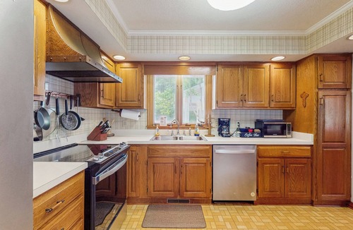 Conway House | Deck & Private Dock! Waccamaw River Retreat