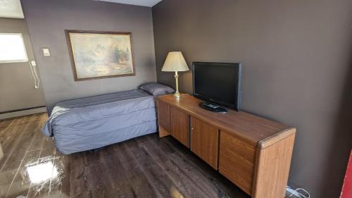 Okanagan-Similkameen Hotel | Deerview Lodge & Cabins - Princeton BC