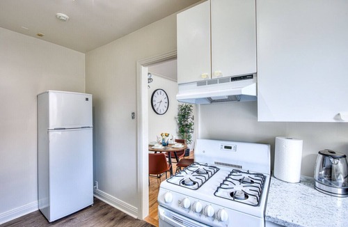Cote-Des-Neiges—Notre-Dame-De-Grace Apartment | Delightful Style & Comfort in Montreal! Sleeps 4!