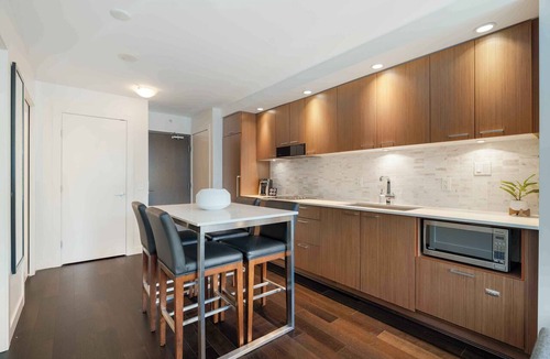Yaletown Apartment | Deluxe Yaletown 1BR Suite w/Access to Pool & Gym