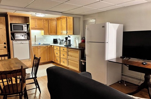 Fredericton House | Designer Home Near Downtown—Gourmet kitchen—sleeps 10–Where Luxury Meets Nature