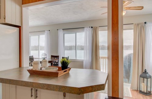 Cayamant Ski Chalet | Directly on the lake!