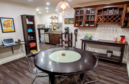 Canyon Heights House | District of NV Getaway near Grouse Mountain/ Edgemont Village in North Vancouver