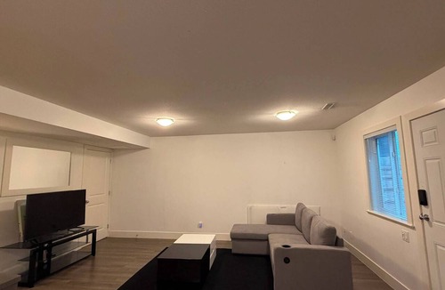 East Clayton House | DM Glow Suite | Modern 2BR/1BA Getaway in Clayton