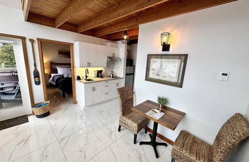 Ucluelet Hotel | Doc Holiday Cabin