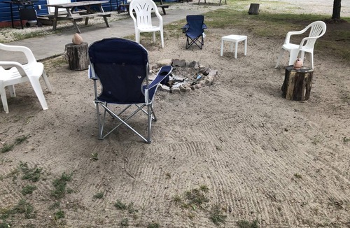 Wasaga Beach Cottage | Dock Life Cottage 6 - Riverside, 1 Bedroom, Wasaga