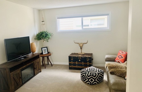 Cochrane House | Dogs are welcome in our family friendly 3 bedroom home