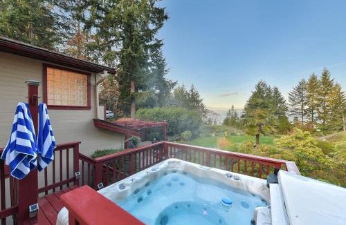 Regional District of Nanaimo House | Dolphin House by EMR Vacation Rentals