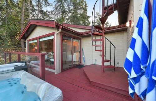 Regional District of Nanaimo House | Dolphin House by EMR Vacation Rentals