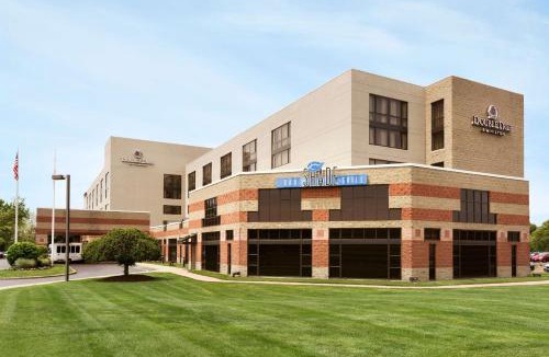 Windsor Locks Hotel | DoubleTree by Hilton Bradley International Airport