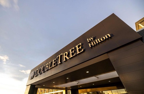 Calgary Hotel | DoubleTree by Hilton Calgary North