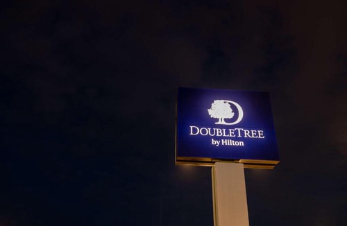 Calgary Hotel | DoubleTree by Hilton Calgary North