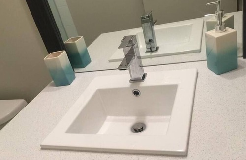 Kelowna Central Business District Apartment | Downtown 1 bedroom condo in Kelowna