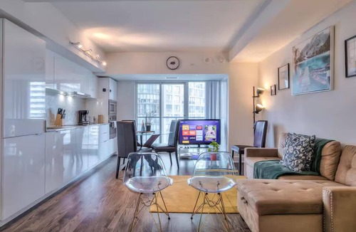 Church and Wellesley Hotel | Downtown Central Boutique Suites
