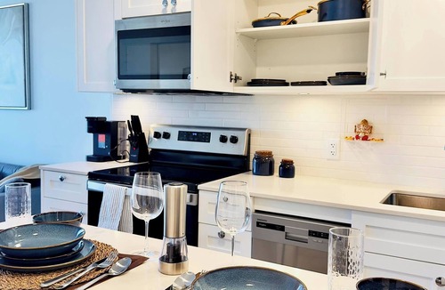 Crescent Heights Apartment | Downtown Condo, Stylish & Comfy
