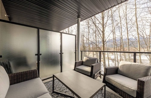 Golden Condo | Downtown Golden Serenity Suite – Riverstone Condo